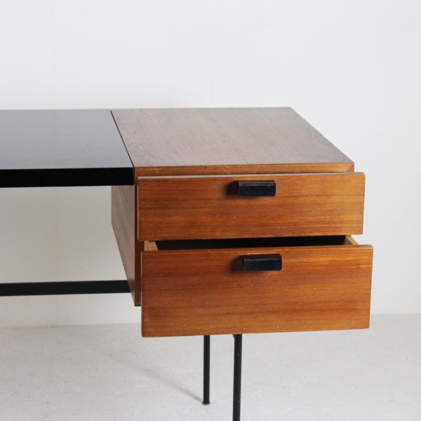 Bureau vintage 1950, de Pierre Paulin édité par Thonet, modèle CM 141, en chêne, mélaminé et métal noir.