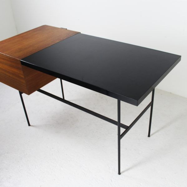 Bureau vintage 1950, de Pierre Paulin édité par Thonet, modèle CM 141, en chêne, mélaminé et métal noir.