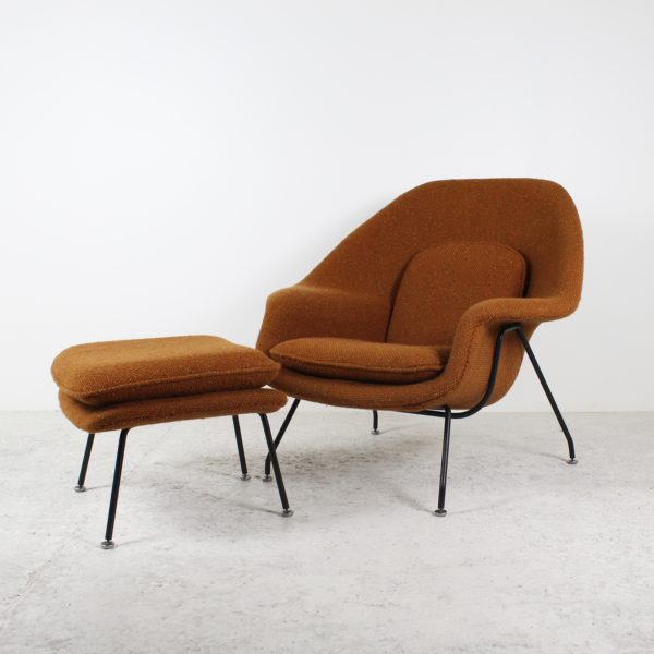 Fauteuil et ottoman "Womb Chair"vintage, en métal noir et tissu, d'Eero Saarinen pour Knoll, années 60.