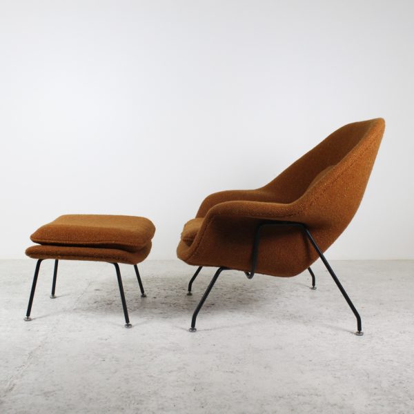 Fauteuil et ottoman "Womb Chair"vintage, en métal noir et tissu, d'Eero Saarinen pour Knoll, années 60.