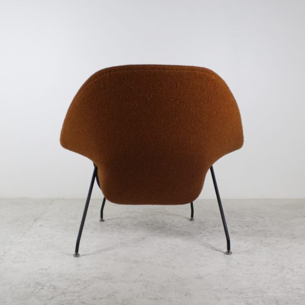 Fauteuil et ottoman "Womb Chair"vintage, en métal noir et tissu, d'Eero Saarinen pour Knoll, années 60.