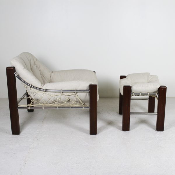 Fauteuil et ottoman vintage en bois et tissu écru, de Jean Gillon pour Italma Wood Art dans les années 60.