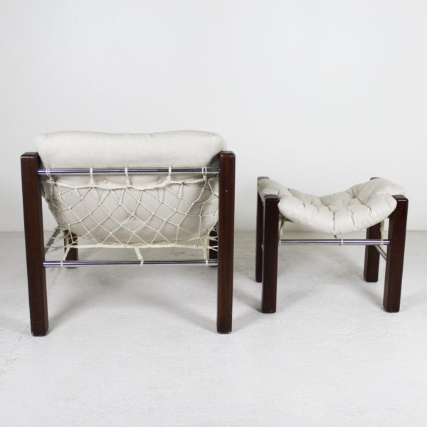 Fauteuil et ottoman vintage en bois et tissu écru, de Jean Gillon pour Italma Wood Art dans les années 60.