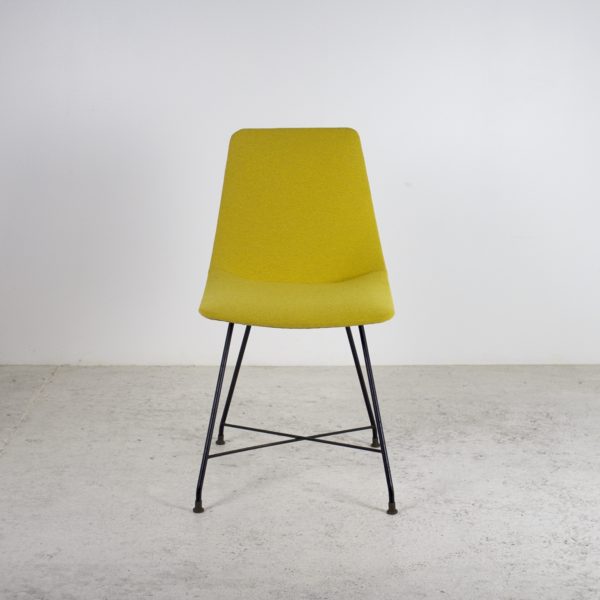 Chaises vintage des années 50 d'Augusto Bozzi pour Saporiti. En métal noir, laiton et tissu jaune.