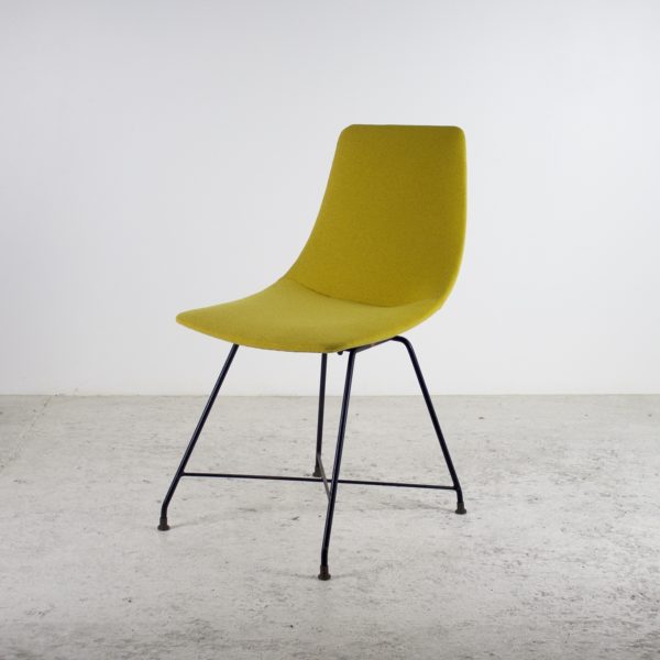 Chaises vintage des années 50 d'Augusto Bozzi pour Saporiti. En métal noir, laiton et tissu jaune.