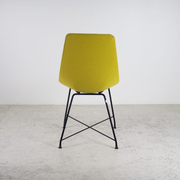 Chaises vintage des années 50 d'Augusto Bozzi pour Saporiti. En métal noir, laiton et tissu jaune.