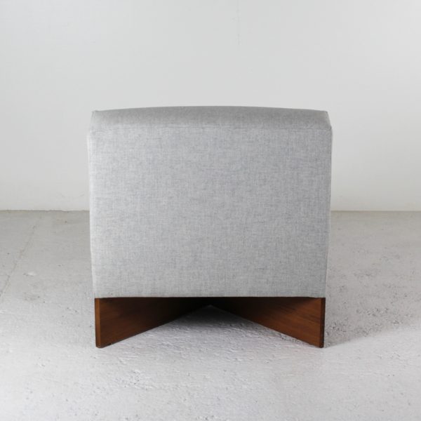 Chauffeuses vintage modèle Capitole, en teck et tissu Kvadrat gris, de Pierre Guariche, édition Huchers Minvielle années 60.