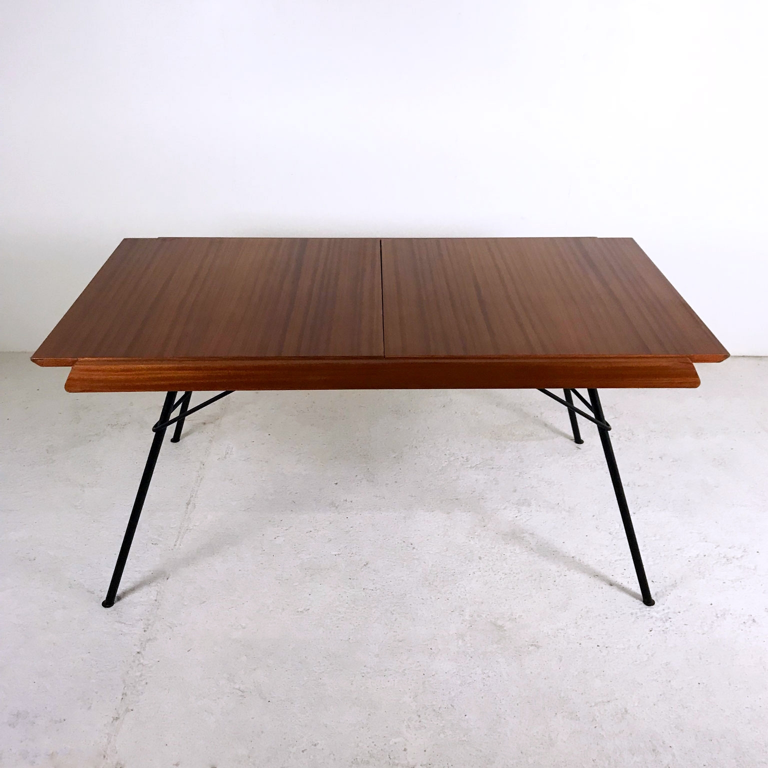 Table de Salle à Manger par Gérard Guermonprez pour Magnani, 1960s en vente sur