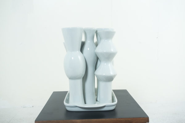 Vase en céramique blanche de Jean Decloquement.