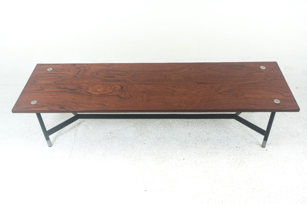 Table basse vintage rectangulaire scandinave, en teck et métal 1960.