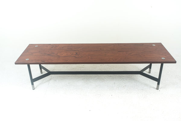 Table basse vintage rectangulaire scandinave, en teck et métal 1960.