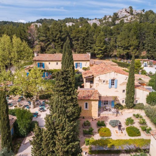 Hameau des baux vue aérienne Drone