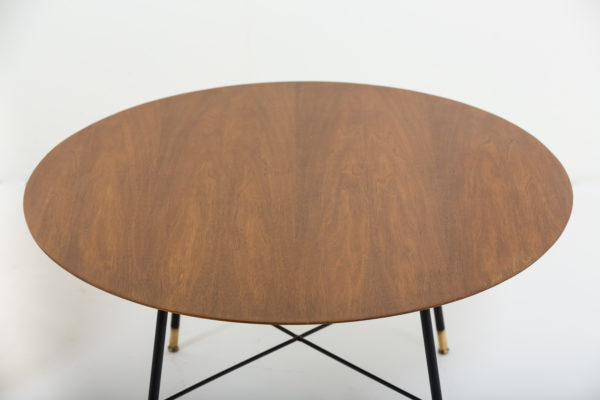 table vintage des années 50, d'Ico Parisi pour Cassina en noyer, métal laqué noir et laiton