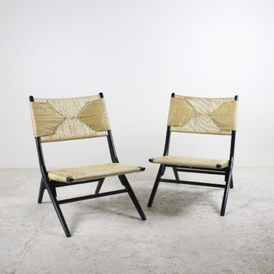 Folding armchairs, vintage 50's, straw seats and black lacquered wood structure.