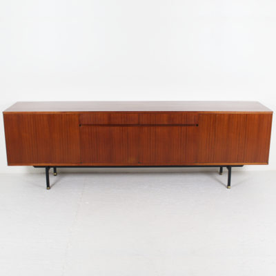 Long vintage design enfilade by Paul Geoffroy circa 1960, opening with four doors and two drawers, in teak veneer, black lacquered metal and brass base, made by Paul Geoffroy in the 1960s.