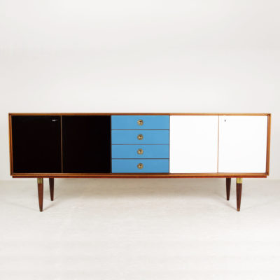 Enfilade danoise circa 1950 scandinave des années 60, en teck, Formica et laiton.