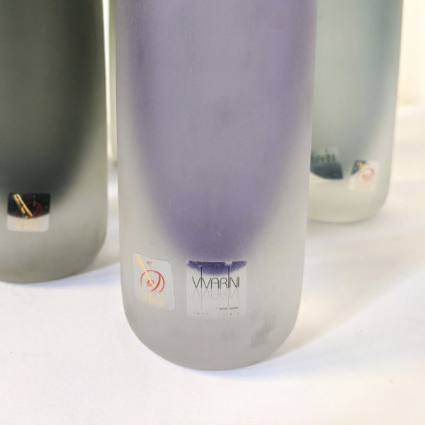 Vases flûte en verre de Murano,par la verrerie Vivarini, créée en 1967. Collection Glass Bottles, toujours en production. Etiquette du fabricant.