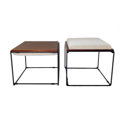 Paire de tables basses/tabourets vintage à plateaux réversibles en acajou, coussin en mousse refaite à neuf, recouverte d'un tissu de la Maison Pierre Frey, piétement en métal laqué noir. Travail français des années 50.