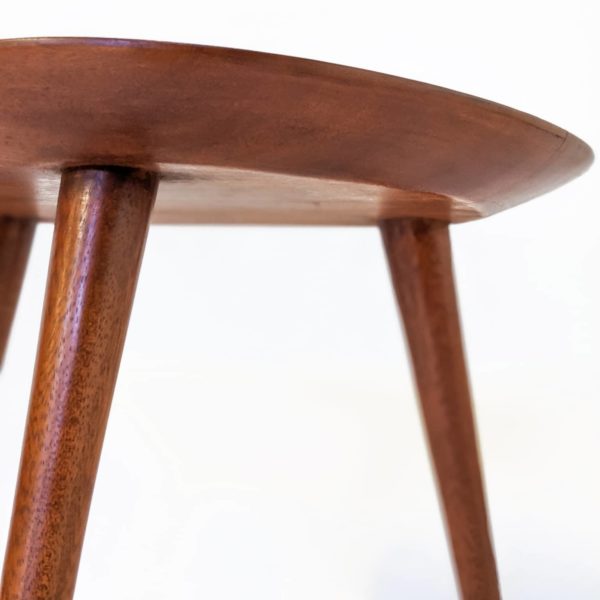 tabouret tripode, vintage en acajou de Pierre Cruège, édité par Formes dans les années 50.