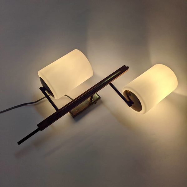 Vintage wall lamp, edited by Arlus, French work from the 50s, in teak, opaline and brass.