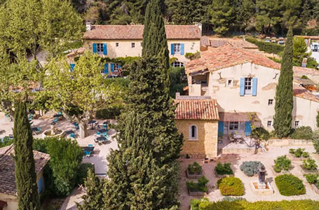 Hameau des Baux : décoration d’un hôtel 5 étoiles en Provence
