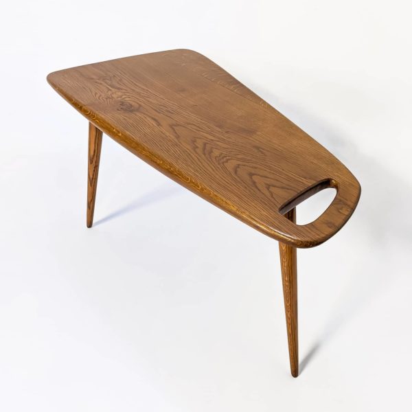 table basse vintage, de forme libre en chêne massif de Pierre Cruège, édition Formes dans les années 50.