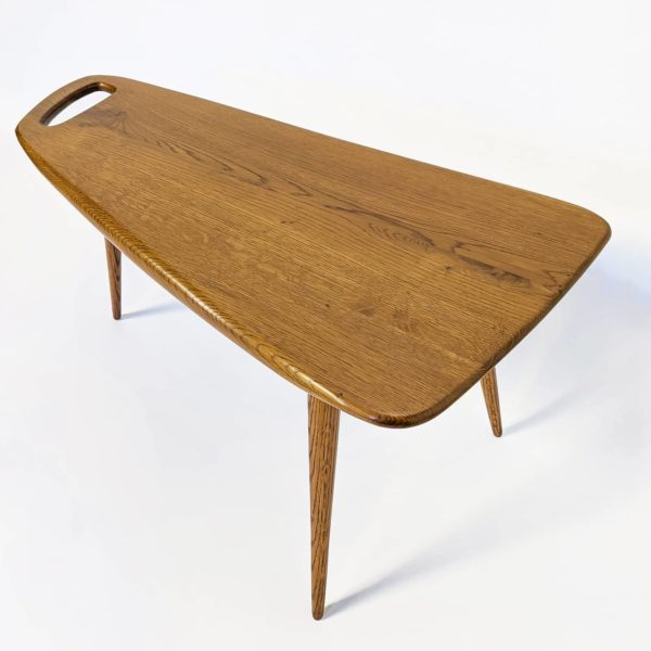 table basse vintage, de forme libre en chêne massif de Pierre Cruège, édition Formes dans les années 50.