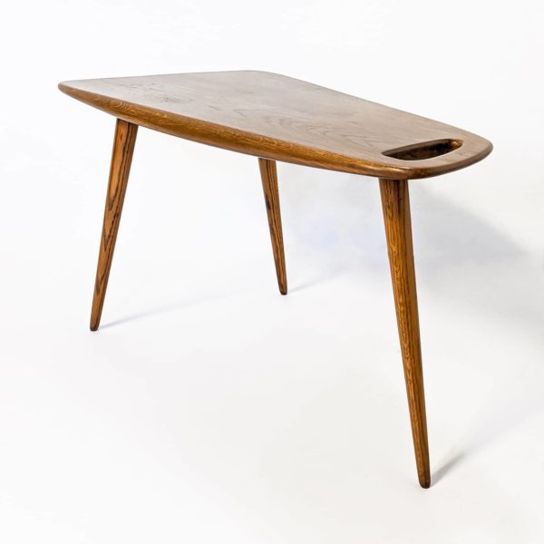 table basse vintage, de forme libre en chêne massif de Pierre Cruège, édition Formes dans les années 50.