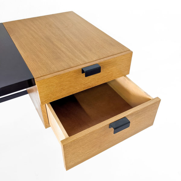 Bureau CM 141 de Pierre Paulin édité par Thonet dans les années 50