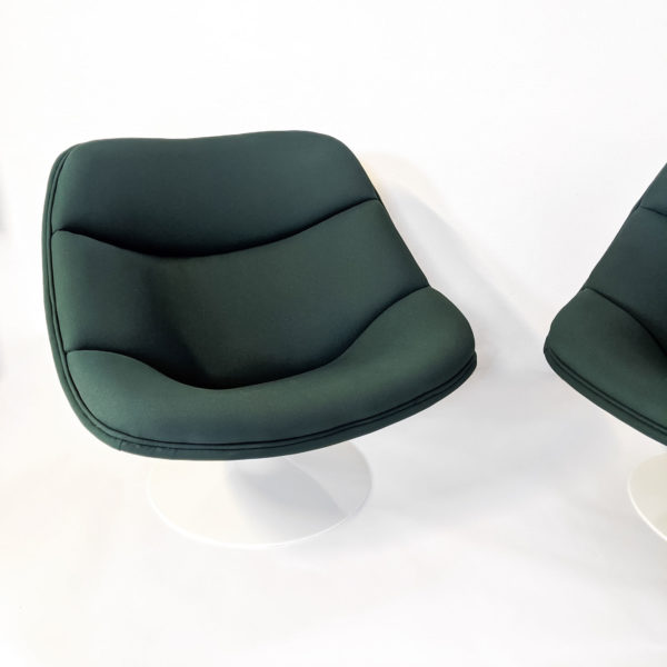 Paire de fauteuils vintage en tissu vert, modèle F557 (ou Oyster) de Pierre Paulin édité par Artifort en 1961