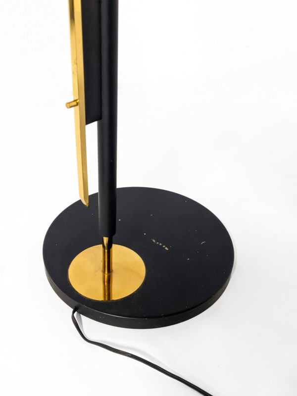 Lampadaire vintage Arlus en laiton doré et métal laqué noir