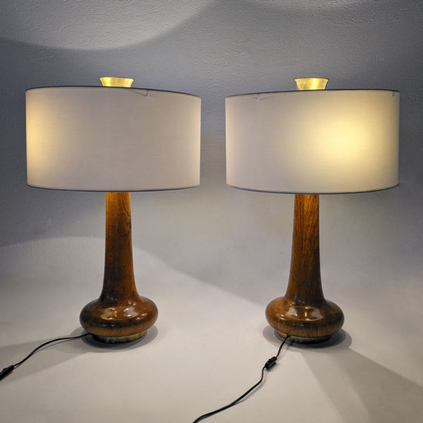 Paire de lampes vintage des années 70 en chêne et laiton