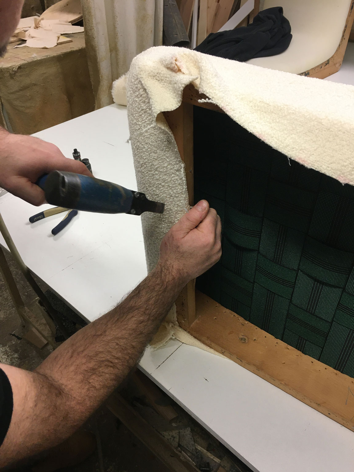 Restauration d'un fauteuil vintage par Atelier 2 pour Emmanuelle Vidal