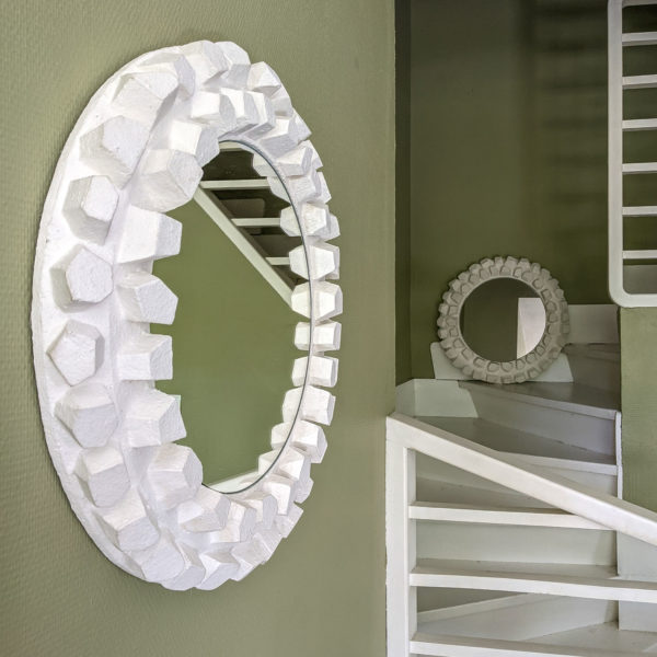 Miroir rond en plâtre par Jean-Jacques Darbaud - Emmanuelle Vidal