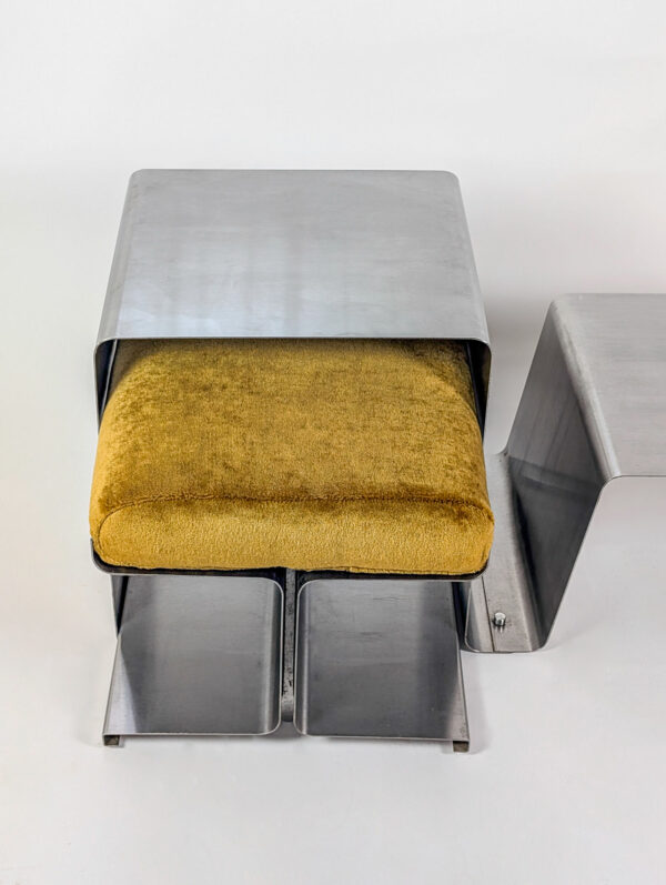 Table basse et tabouret en inox, bureau d'étude Roche Bobois, 1970 – Image 7
