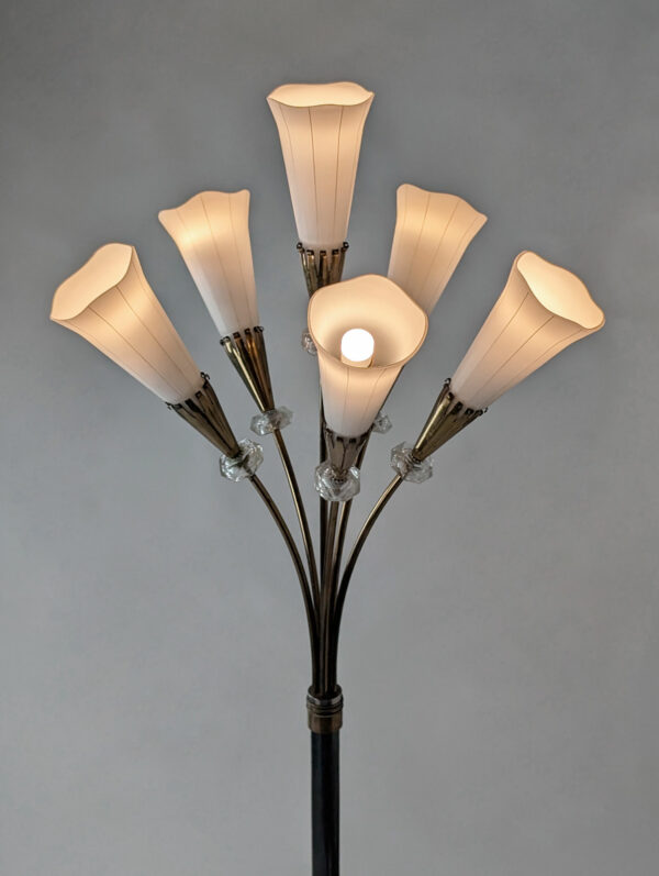 Lampadaire en métal, laiton et opaline, 1950 – Image 2