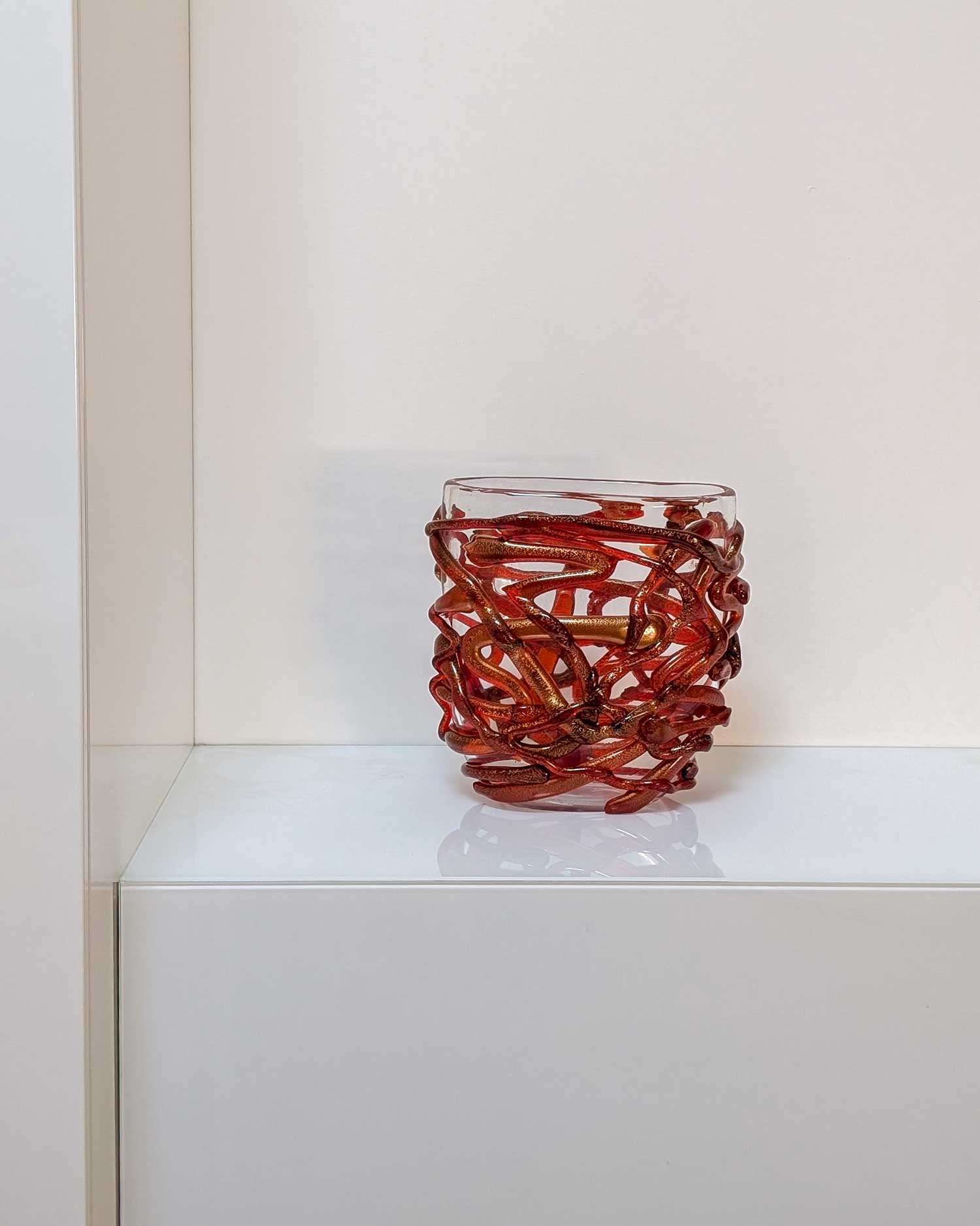 Vase contemporain en verre soufflé rouge, Murano – Image 3